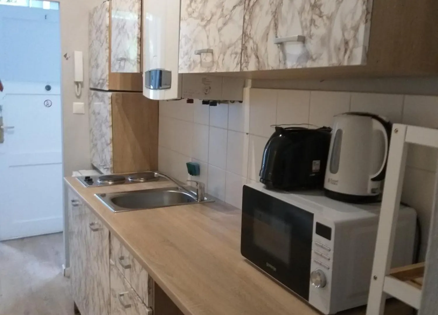Beautiful 1Br Apt Comfortable Design - Central Located Viena Apartamento